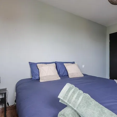 Montaigne - Proche Tram - 5min Aeroport Lägenhet